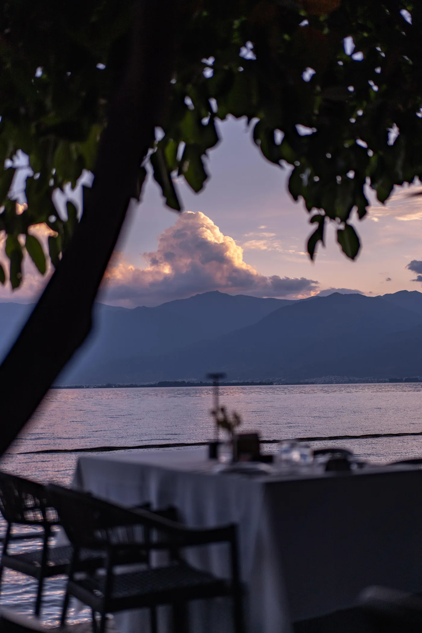 Dinner set beside Erhai Lake at Dian Xin Yuan restaurant